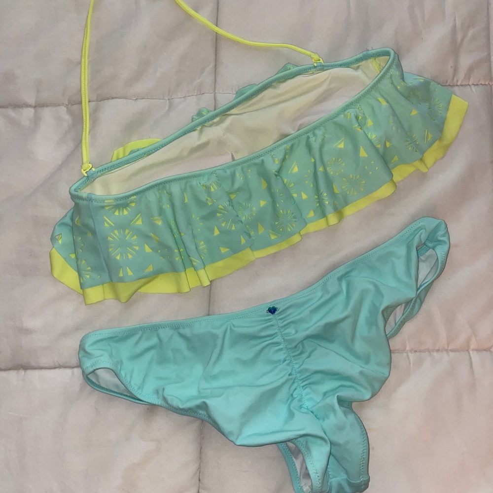 Pink Bikini - Picture 2 of 4